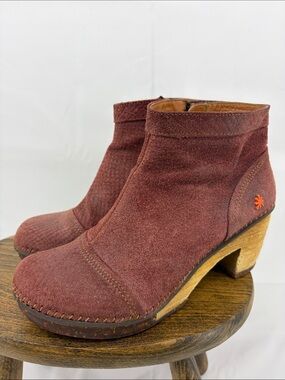 Vtg The Art Company Burgundy Textured Suede Chunky Wood Heels Side-Zip Boots, 38